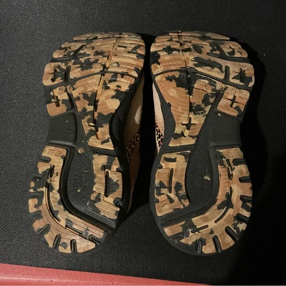 Brooks Tan and Black Running Shoes with Leopard Detail women’s size 9 - Picture 5 of 10